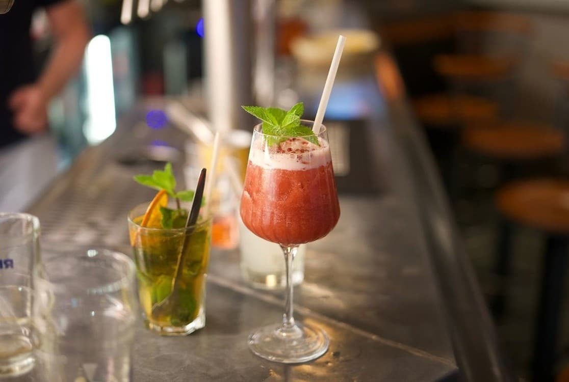 Cocktails frais préparés au comptoir